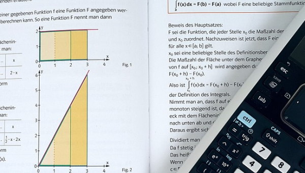 TÓPICOS EM MATEMÁTICA